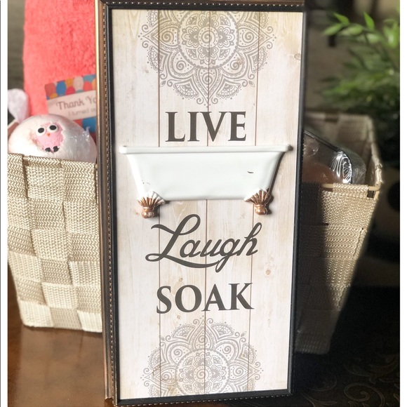 SOLD—-Mothers Day Essential Spa Gift Set - Picture 6 of 7